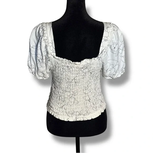 Monteau Los Angles White & Black Floral Line Pattern Puff Sleeves Smocked Blouse - Picture 7 of 16